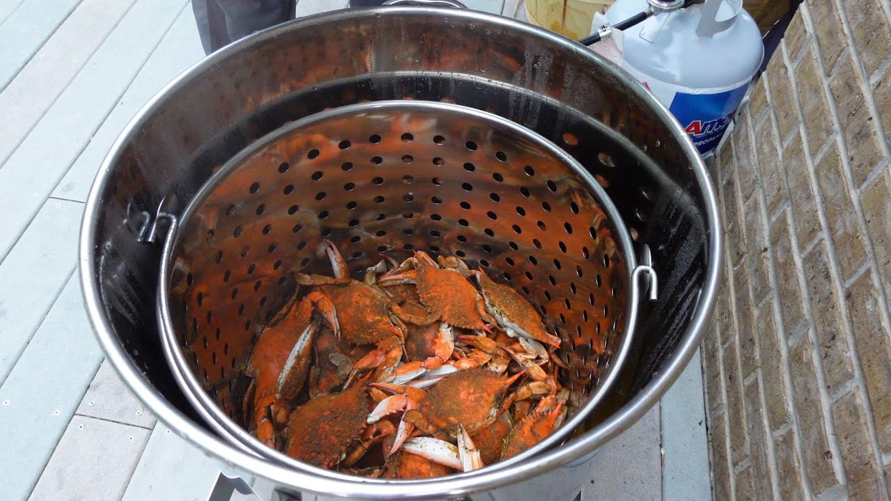 How to steam blue crabs. Maryland style recipe.