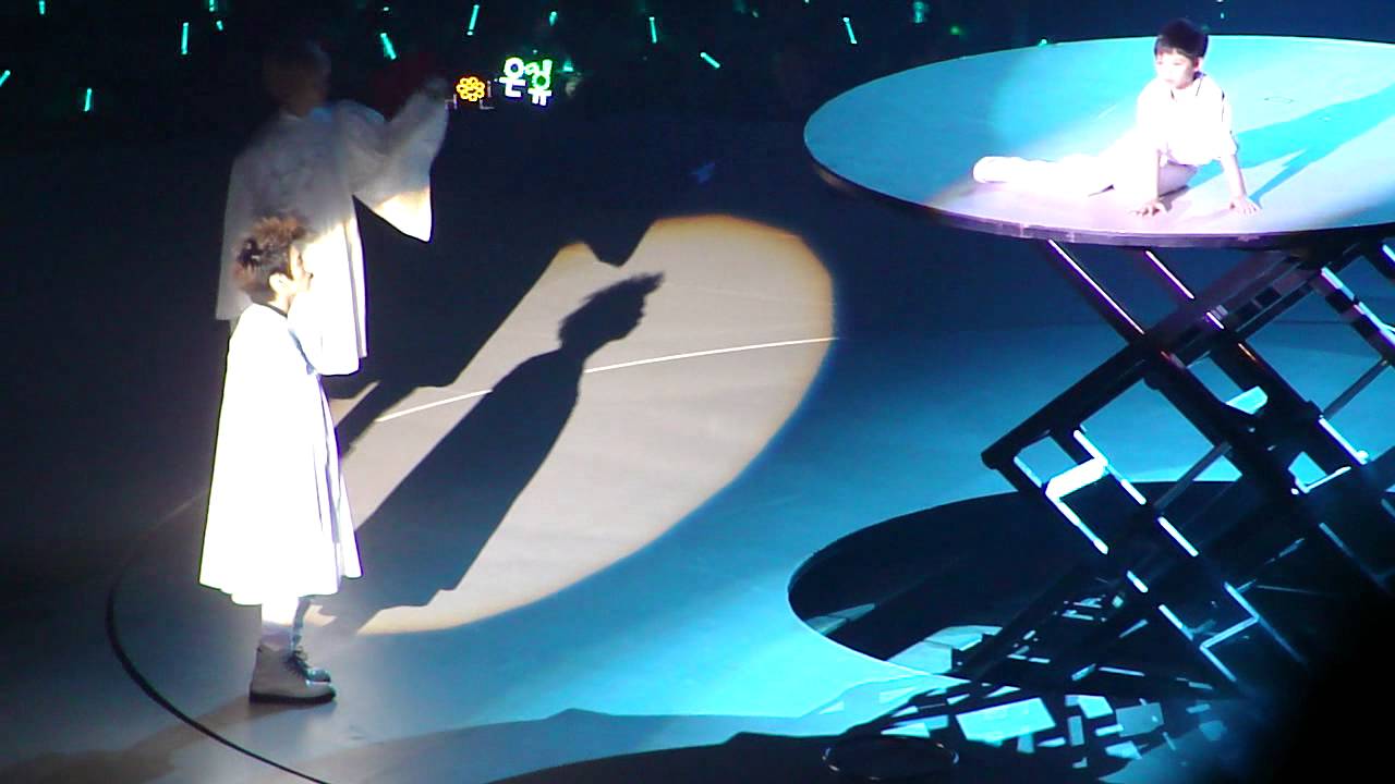 110910 SHINee World Concert SG - 섬집 아이 Child on Island (22/29)