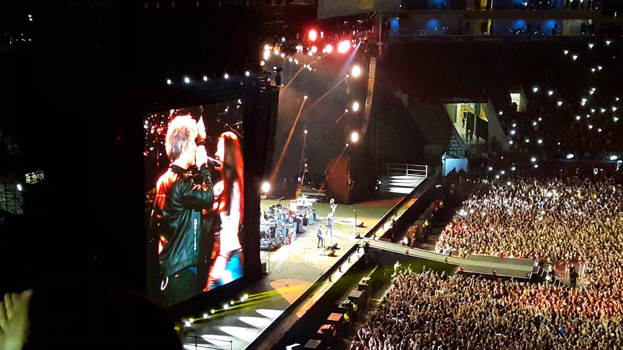 Bon Jovi- Bed Of roses_ 23/09/2017 Trip São Paulo  Allianz Parque- Fã sortuda sobe ao palco