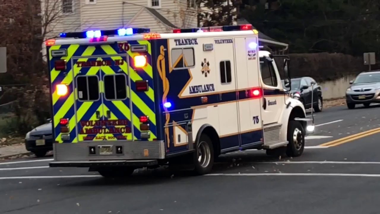 Fire Trucks, Police Cars & Ambulances Responding -BEST OF 2017-
