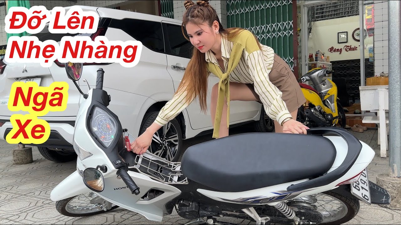 Mẹo Đỡ Xe Nhẹ Nhàng Khi Bị Ngã, Cách Dắt Xe Bị Khóa Cổ Đơn Giản Ai Cũng Làm Được