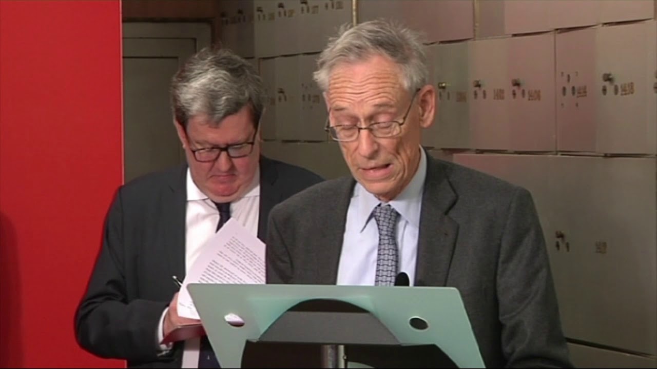 Sir John H. Elliott deposita un legado en la Caja de las Letras