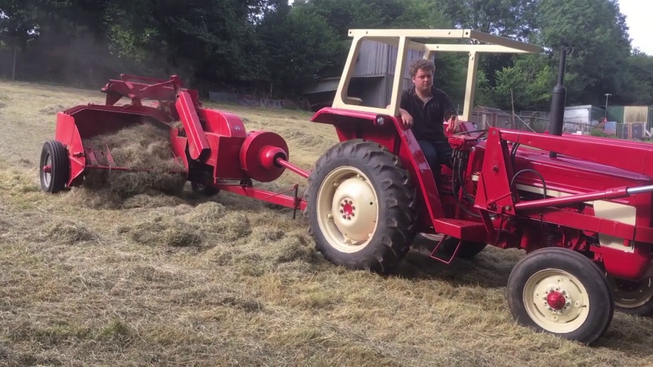 First Baling 2017 with Massey Ferguson 703 Baler