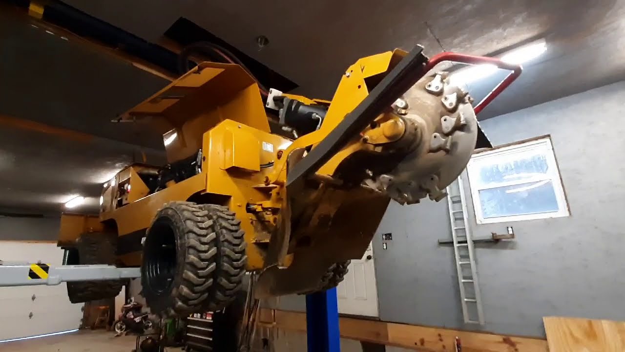 The stump grinder garage