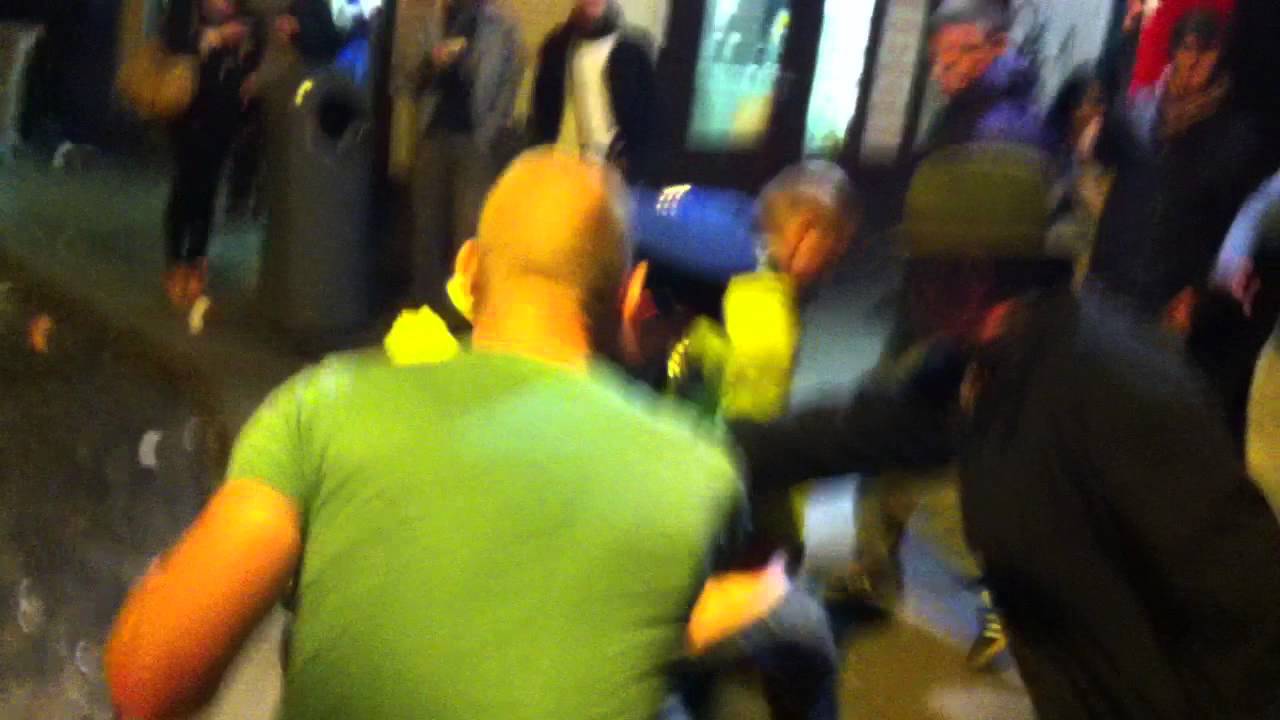 DUBLIN GARDAI HARASSING AND ARRESTING BUSKER IN TEMPLE BAR (PART 1)