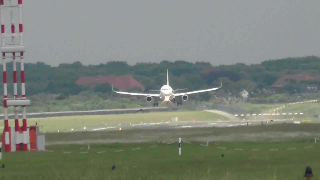 Airbus A320 Sharklets Vueling EC-LVT landing Hamburg Airport