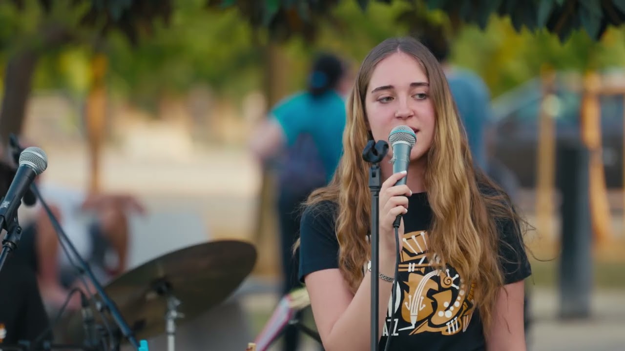 JOVE BIG BAND SEDAJAZZ.  Dulces Horas. Comit&eacute; Cisne. Arr. Victor Jim&eacute;nez