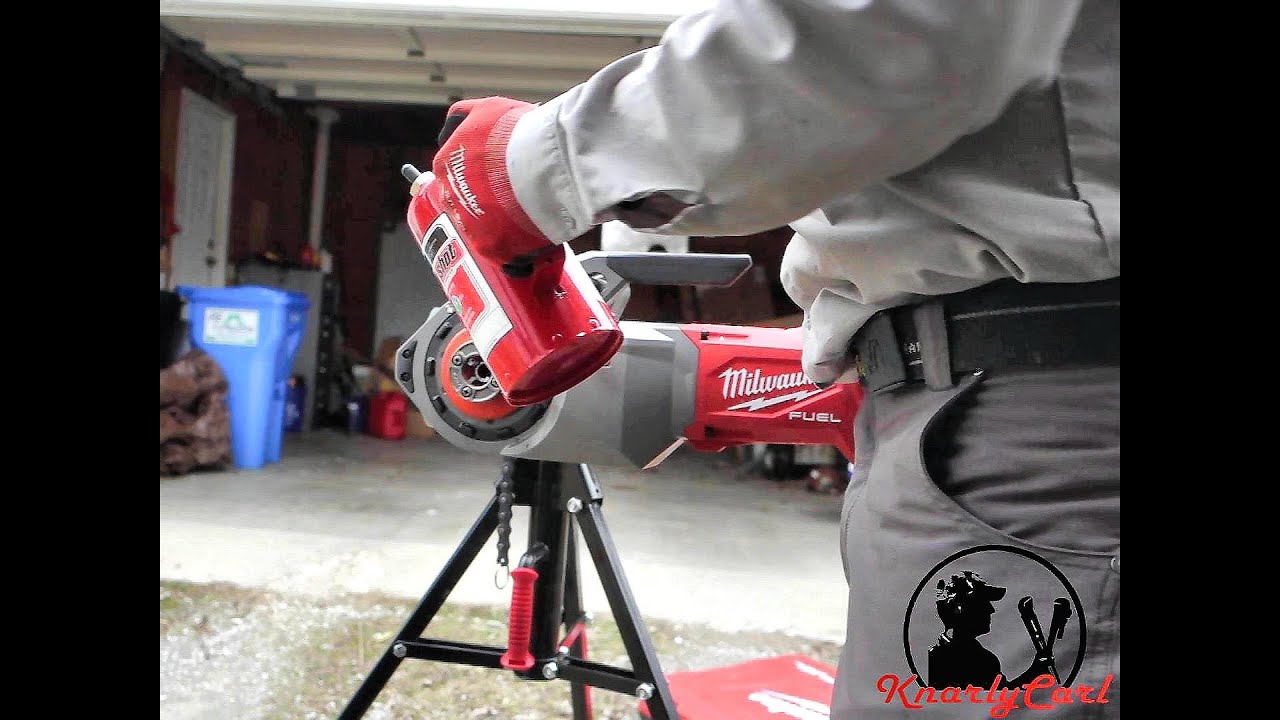 Threading iron pipe with battery power Milwaukee M18 Threader