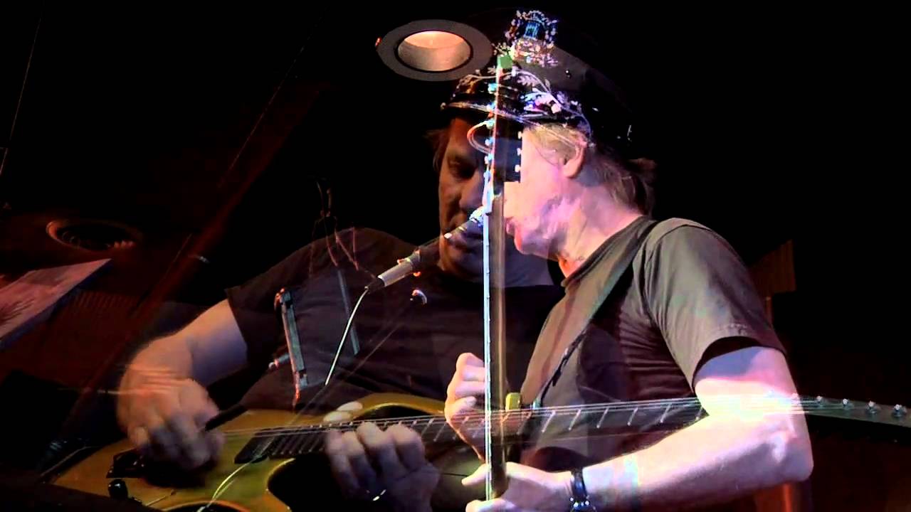 Adrian Belew explains and plays the Signature Parker Fly Guitar live