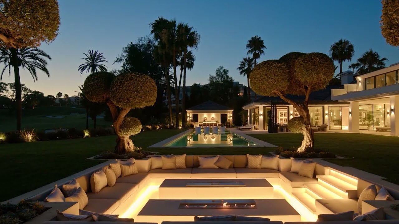 Front line golf Mansion in the heart of the Golf Valley