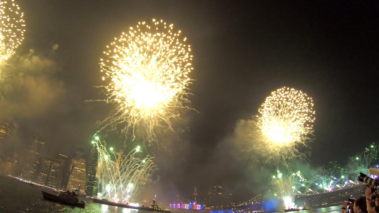 Macy's Fourth of July Fireworks NYC 2019 (4 Barges & Brooklyn Bridge View Synced)