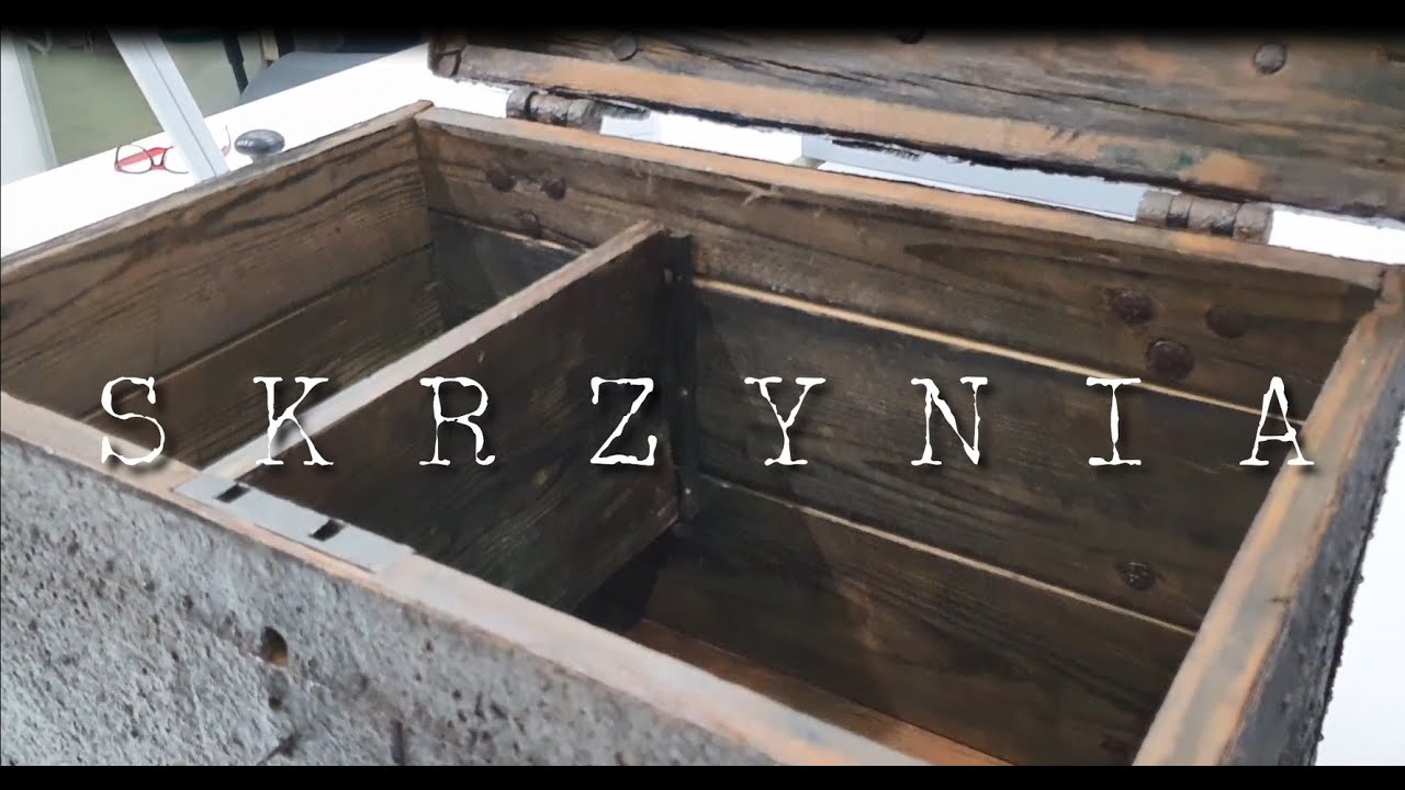 Archiwum z bliska. Skrzynia