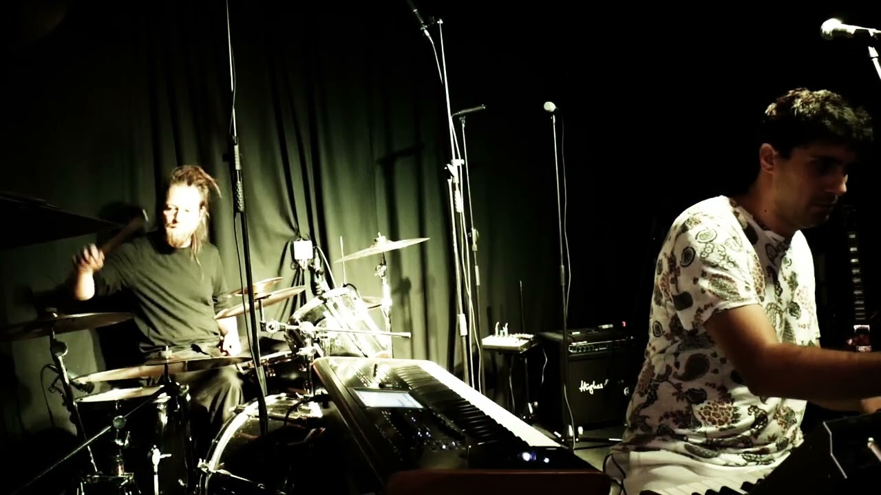 Extempura live jam drums and key