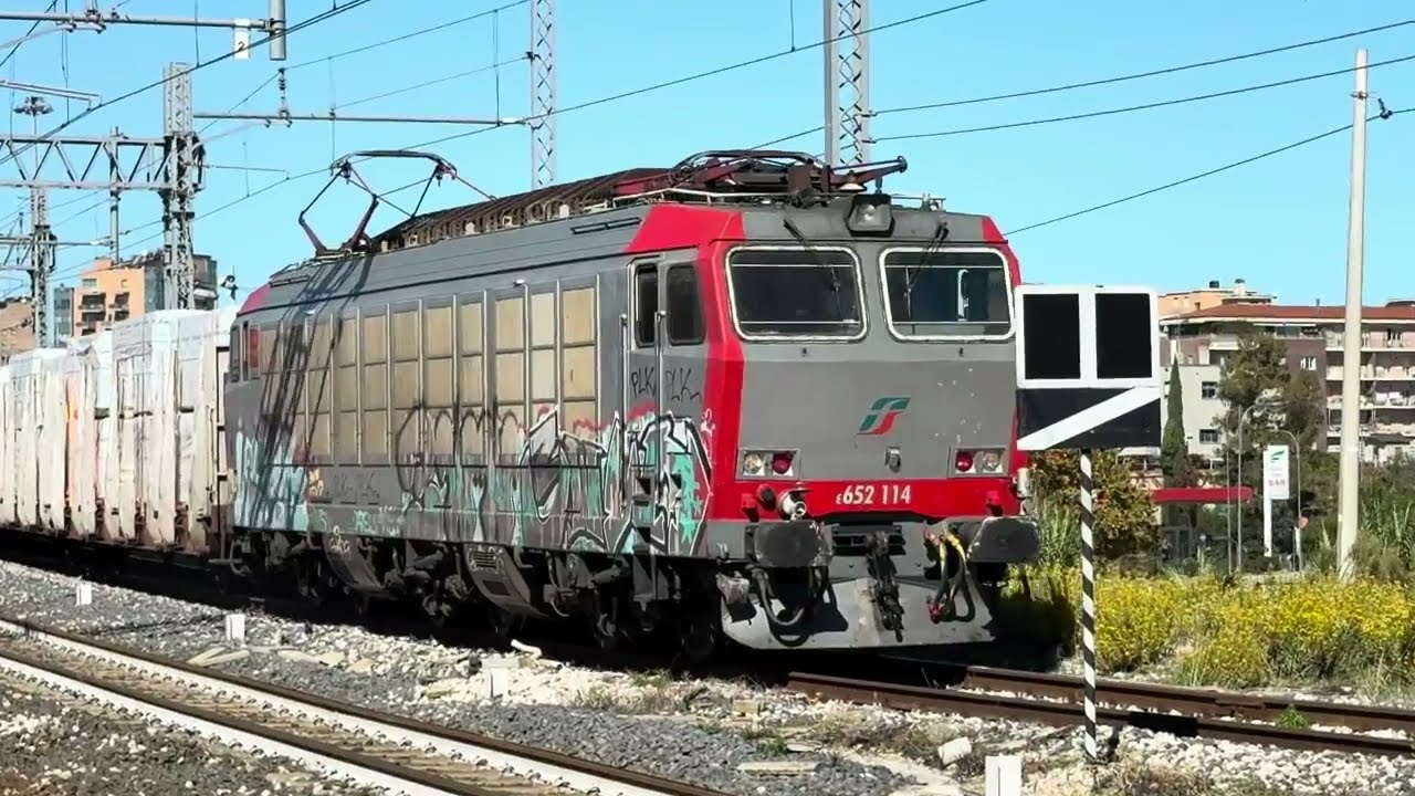 Transiti ferroviari e manovre a Pescara Tribunale ( intercity E652 Frecciarossa Regionali e merci )