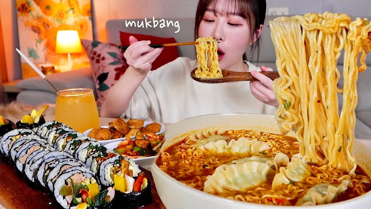 진라면 매운맛에 만두 듬뿍 넣고🌶직접 만든 참치김밥, 치즈김밥, 미니돈까스와 함께 먹방 Spicy ramyun with mandu, gimbap MUKBANGㅣASMR