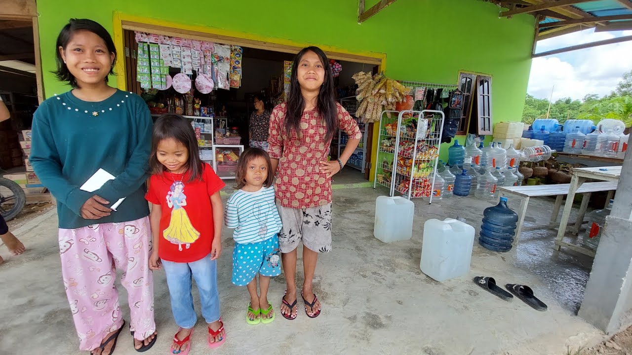 SELESAI MANDI, LANJUT BELANJA SANDAL DAN MINUM BUAT ANAK-ANAK BANG IPAN