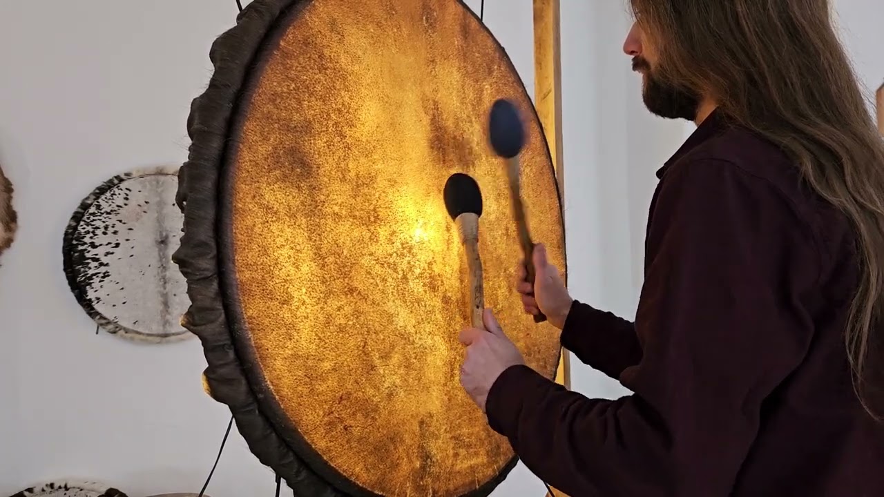 Bęben szuka domu i czułych dłoni 85 cm skóra bawola + oświetlony stojak i pałki