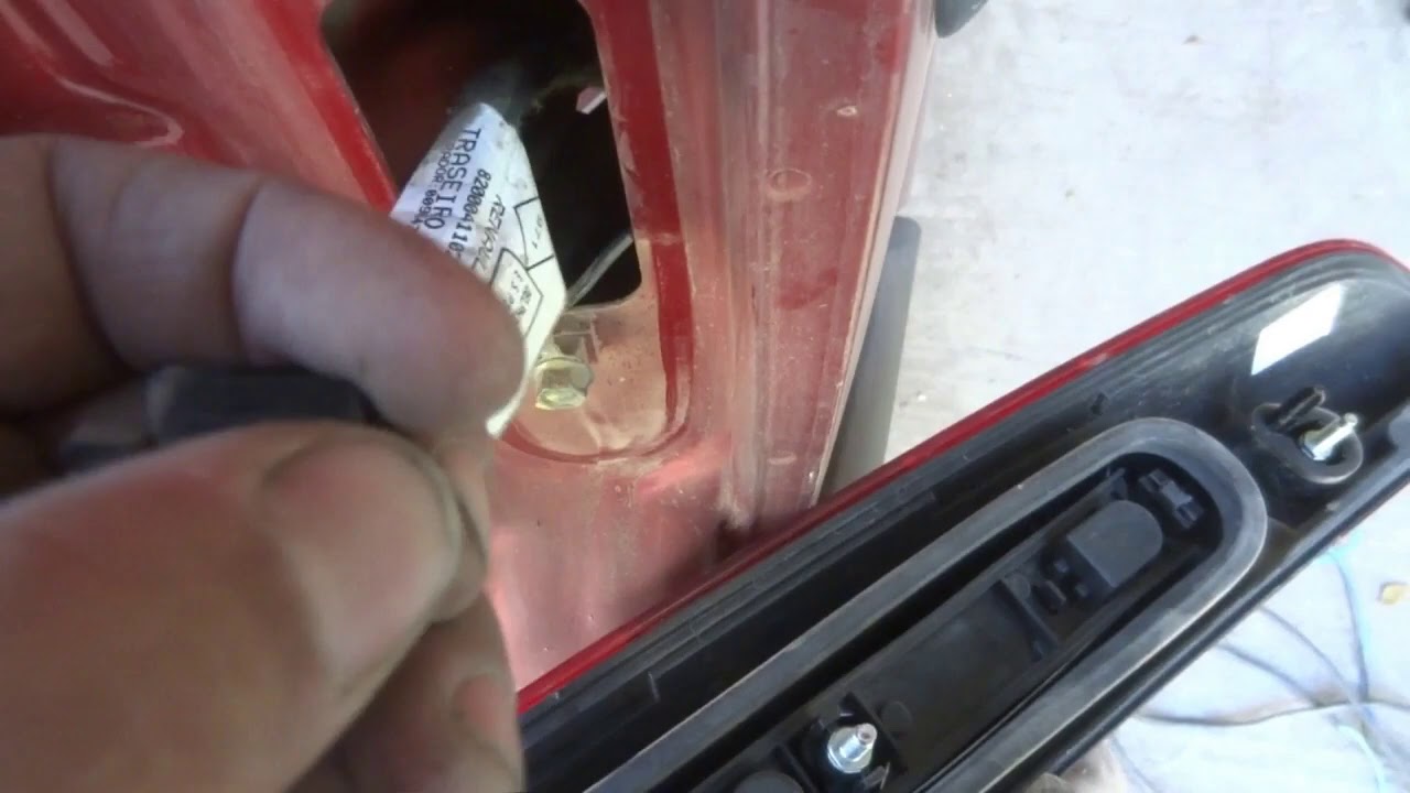 Como reemplazar luces traseras renault kangoo