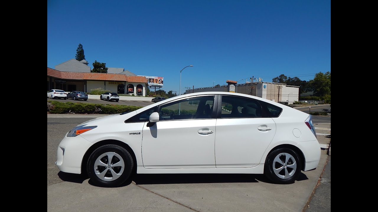 Подробный обзор и видеообзор Toyota Prius 2013 года!