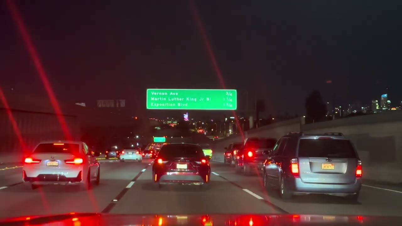 Aquí en 110 freeway 🛣️ norte por primera vez de noche 