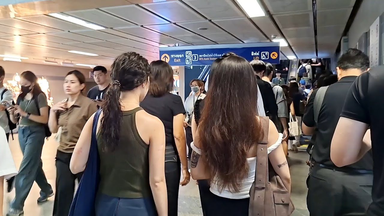 เห็นแล้วอึ้งสถานีรถไฟฟ้าใต้ดินอโศแทบแตกบันไดเลื่อนแทบหักขนาดนี้เลยเหรอสุดยอดจริงๆ amazing thailand