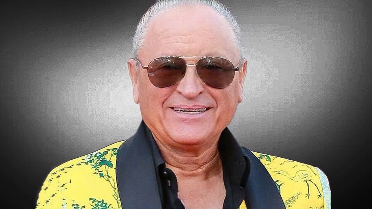 A los 53 años, Elvis Crespo Finalmente admite lo que todos sospechábamos