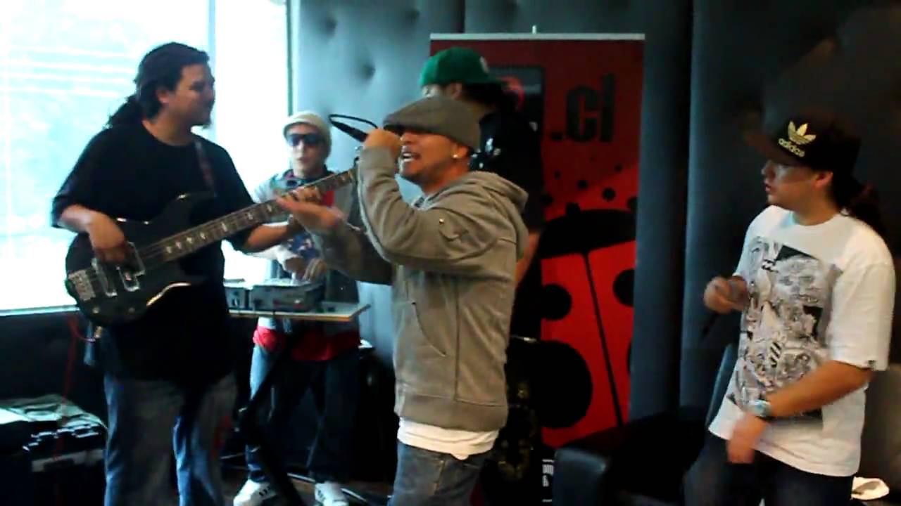 Shamanes en vivo, Aroma Tropical en Radio Carolina 05-05-10 by Gokucho