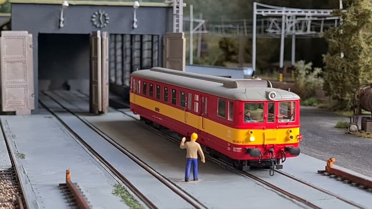 Model motorového vozňa 830 007-1 ZSSK (M262.007 ČSD) I. série (,,Kredenc,,)