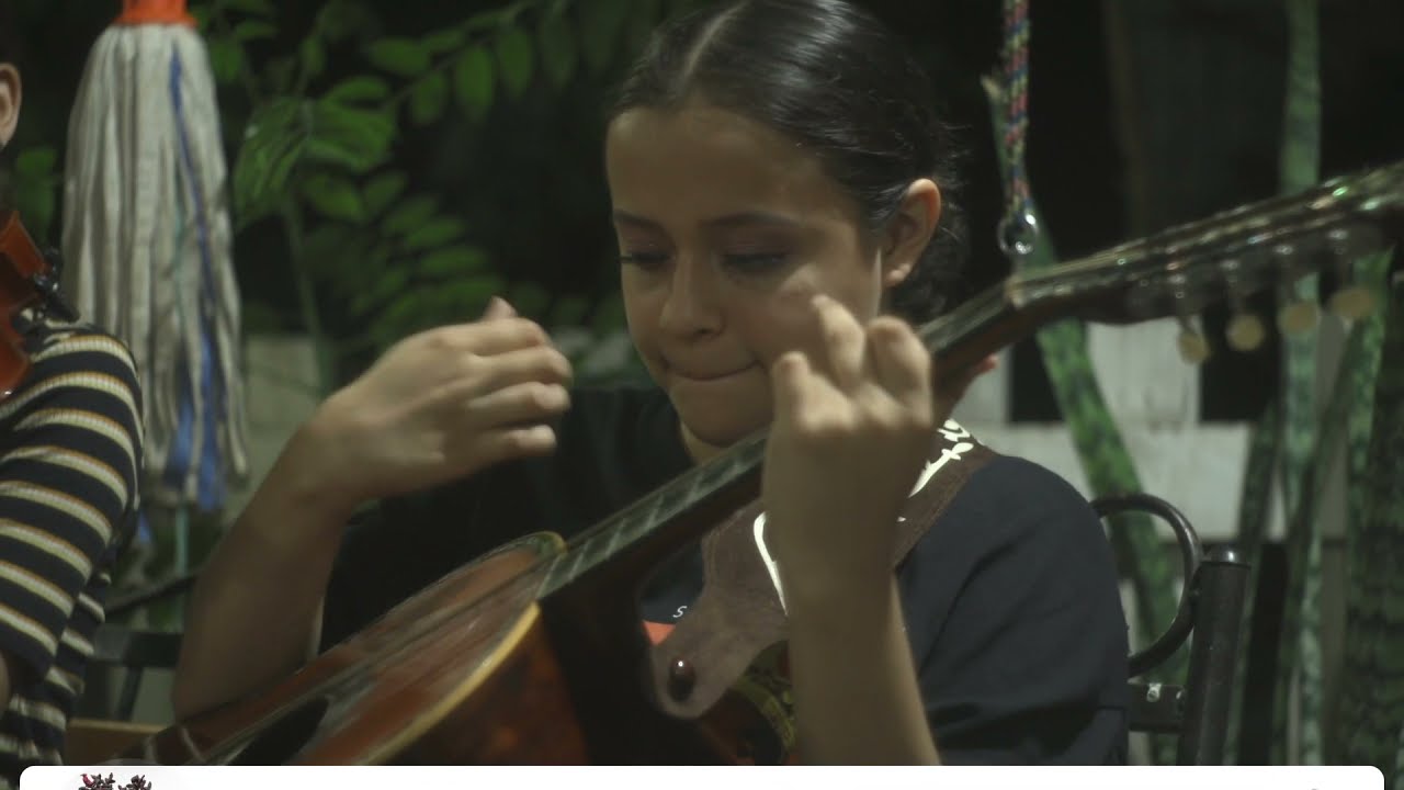 Maravillosa 👏que Suena esta Petenera con el Trío Santa Cecilia.🎻🎶