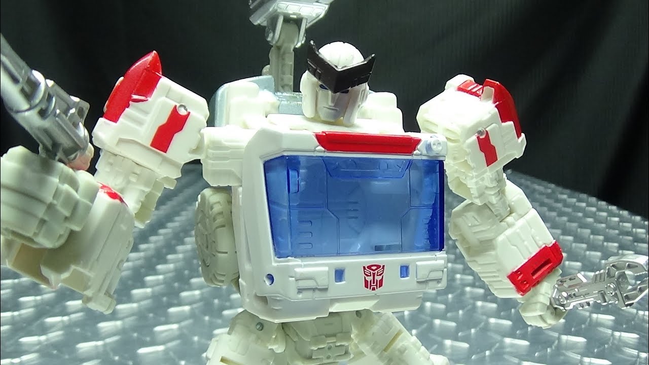 Siege Deluxe RATCHET: EmGo's Transformers Reviews N' Stuff