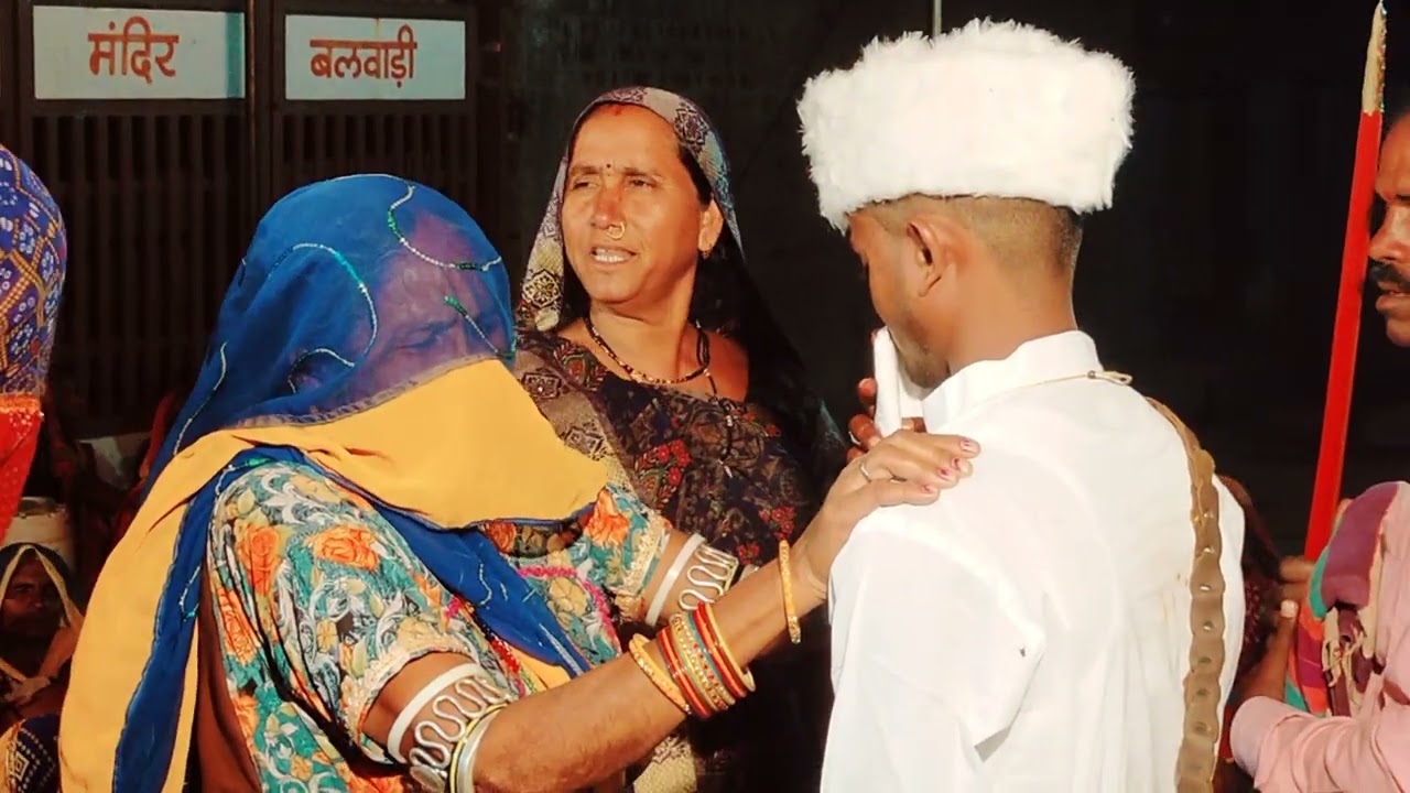 साड़ी के दिन गले मिलने की परंपरा बंजारा समाज बलवाडी टाण्डा