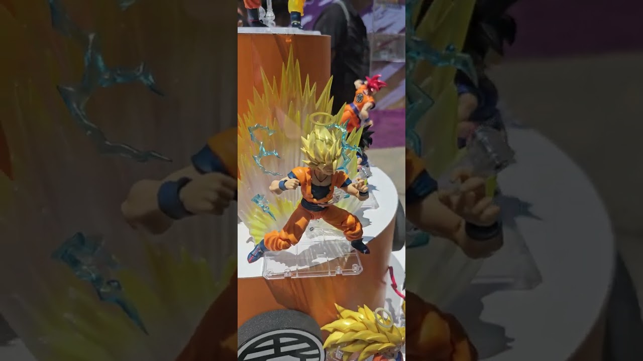 Gokus from all 4 of the shows! Figurine time! - SDCC 2024