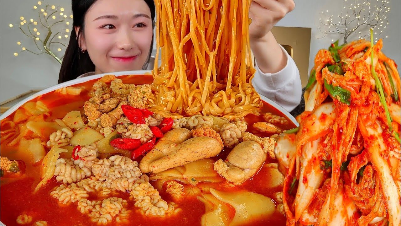 ASMR 선선해졌으니까 얼큰한 알곤이칼국수 수제비 김치 먹을게요 장칼국수 리얼먹방 :) fish roe Kalguksu MUKBANG