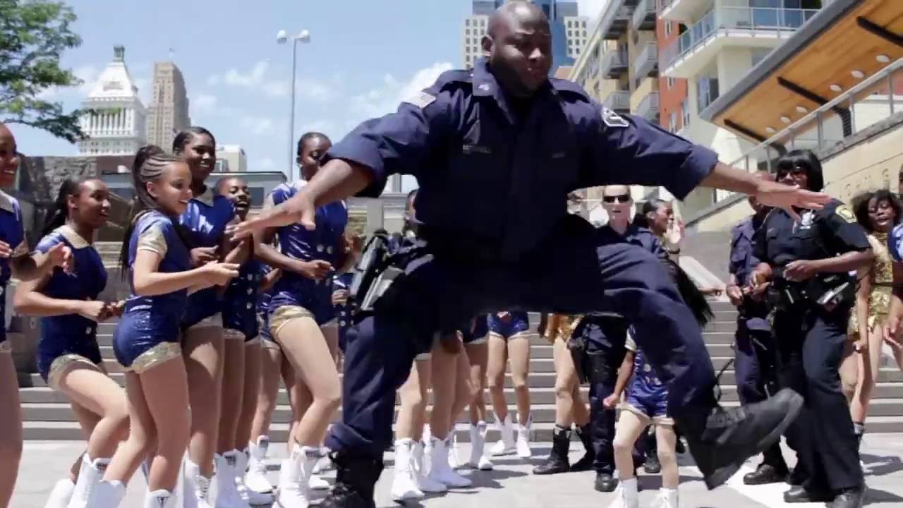 Cincinnati Police Running Man Challenge (feat. Bengals, Reds, Q-Kidz, & Small Voices Count) OFFICIAL