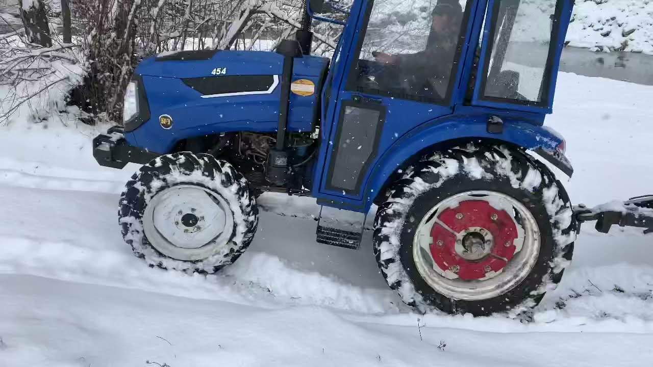 Буксуємо у снігу мінтрактор 454