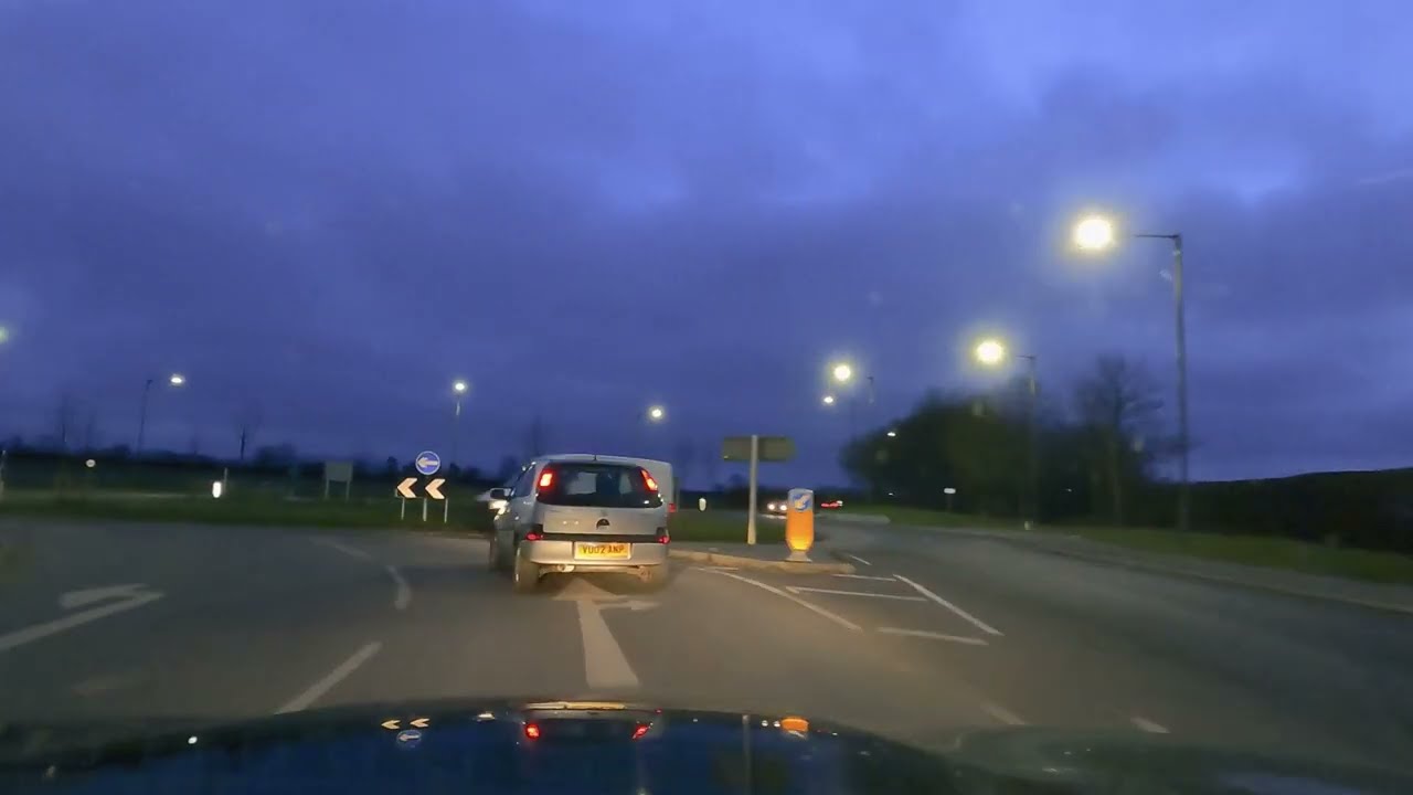 Driving from Buckingham, Buckinghamshire to TESCO in Bicester at night. Please Subscribe.