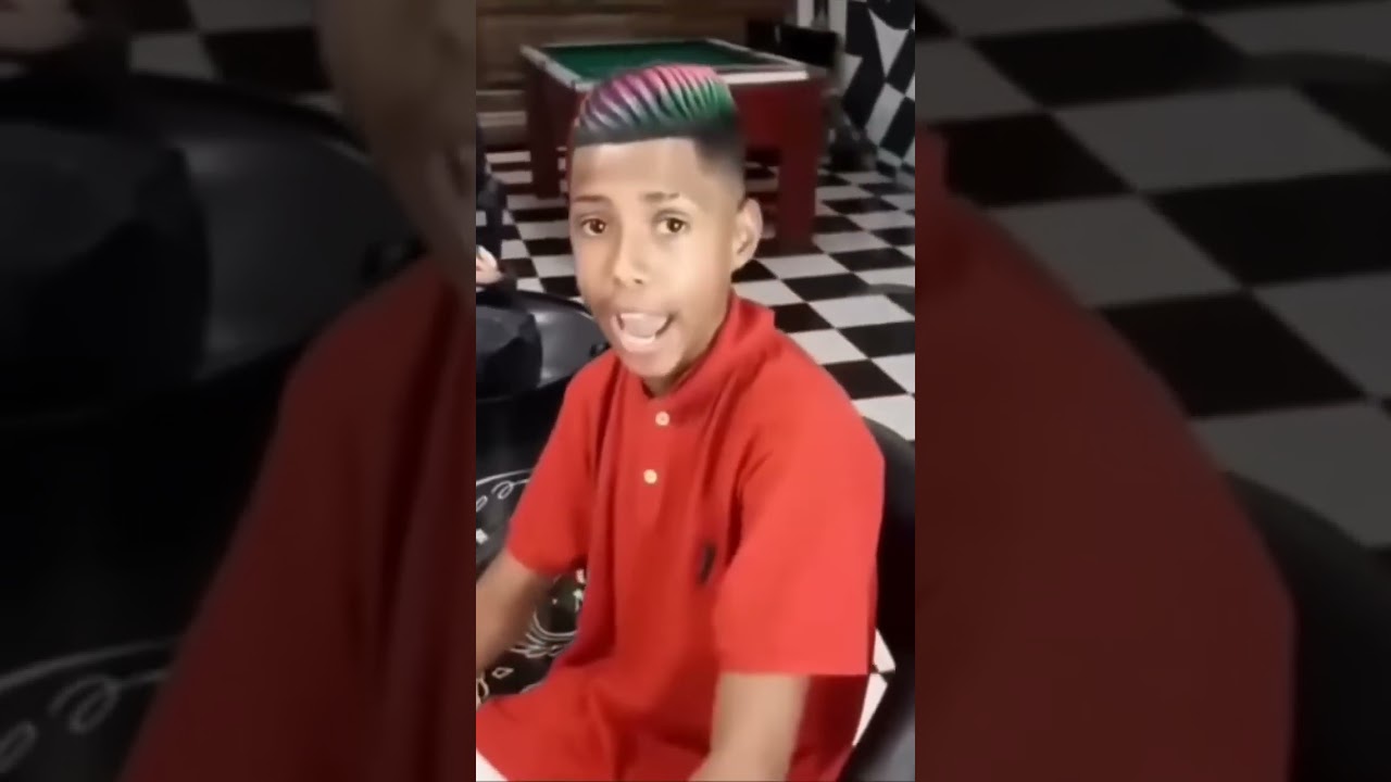 ni&ntilde;o brasile&ntilde;o cantando jingle Bell XD #neymar #fyp