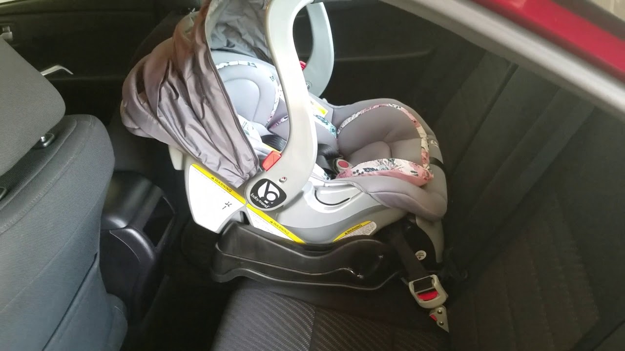 Instalacion de asiento para bebe en el carro