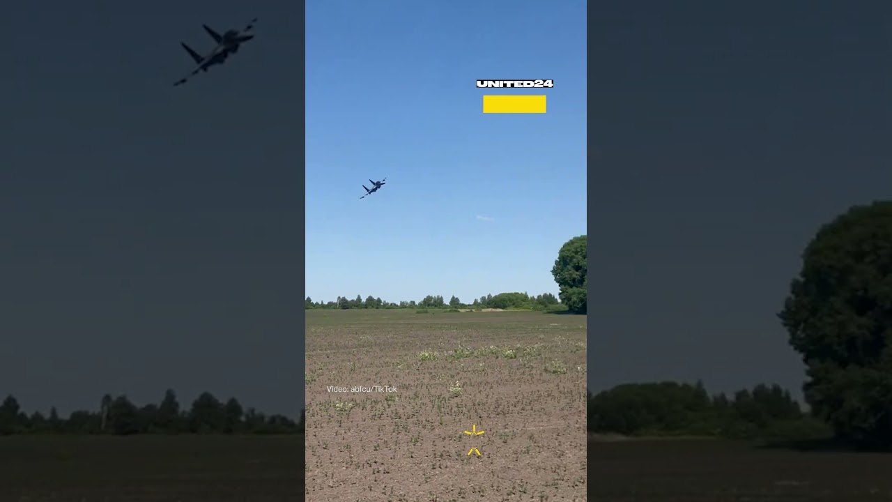 Украинского пилота Су-27 приветствуют местные жители #warinukraine