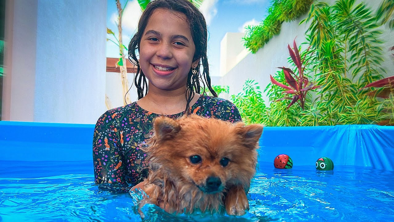 ENSINANDO MINHA CACHORRINHA A NADAR ! OLHA NO QUE DEU !