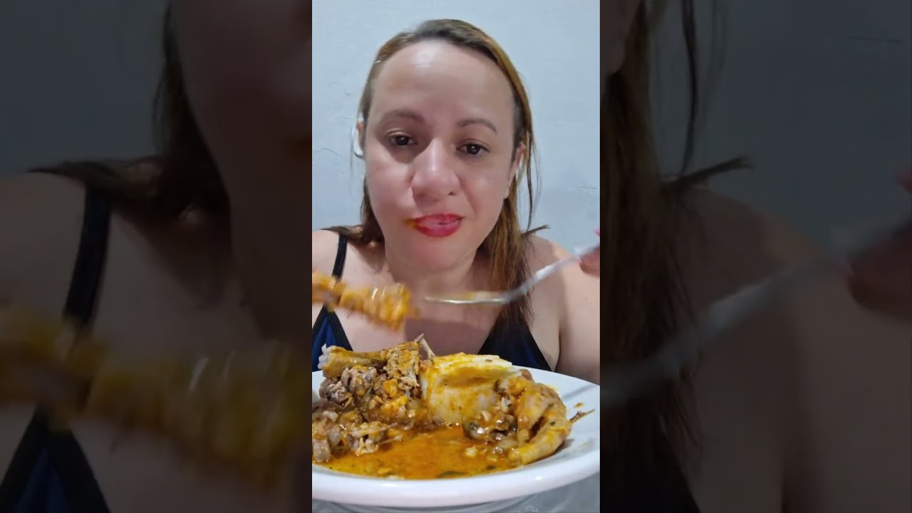 A jantinha de hoje é inhame com pé de galinha