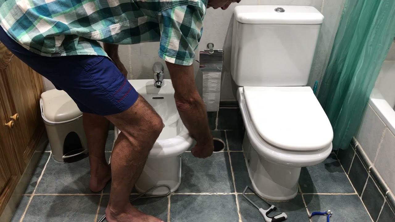 Remove stuck plumbing snake