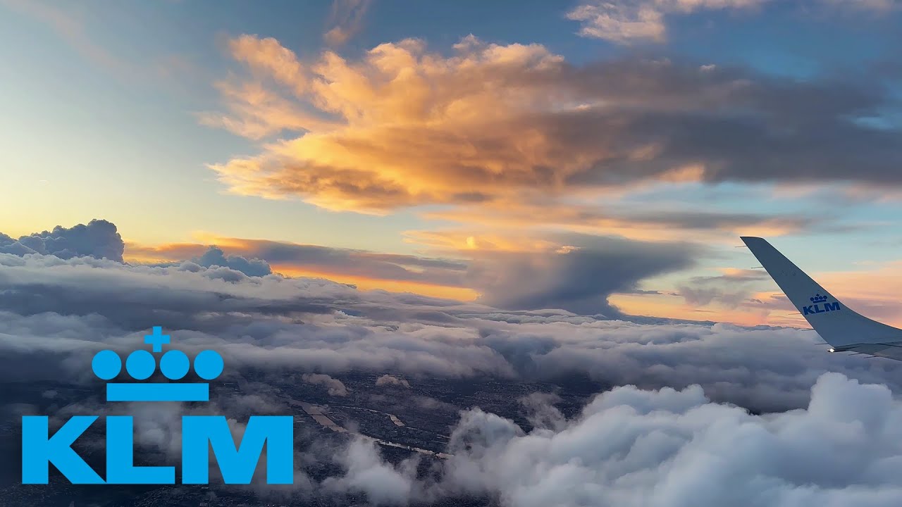 Beautiful Sunset colors! Take off from Nantes Airport (NTE/LFRS) - KLM Embraer E190 (4k)