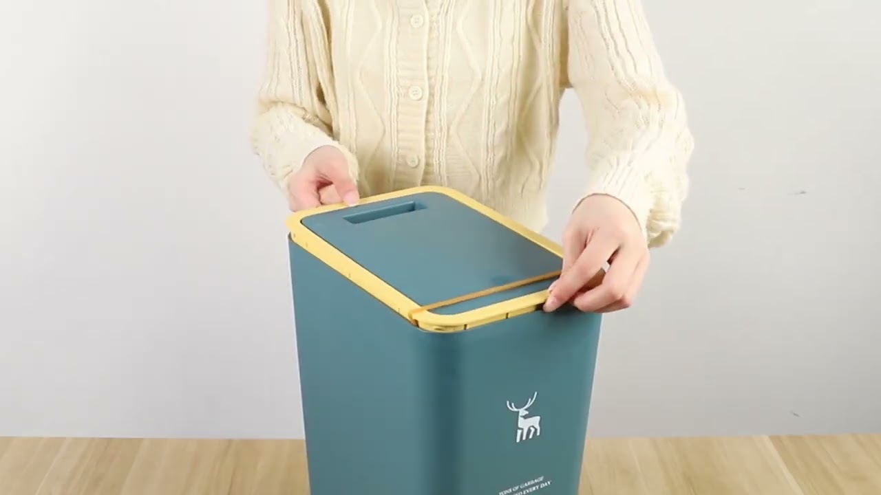 XPIY Trash Can with Lid—Using Guide