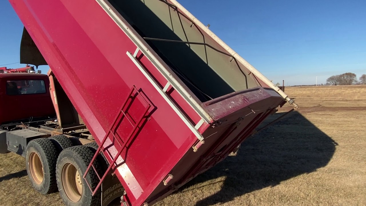 SOLD *1988 Mack Econodyne T/A grain truck