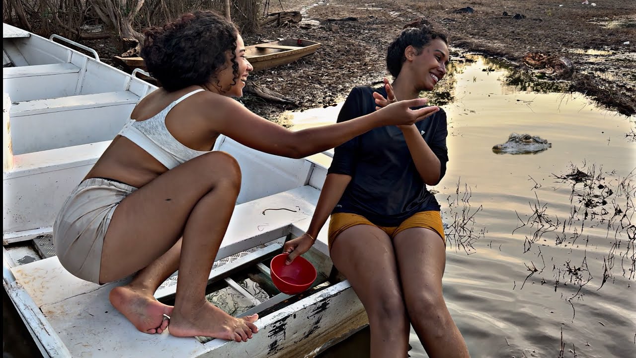 ENCONTRAMOS ALGO ESTRANHO NA CANOA DA TATI!? 