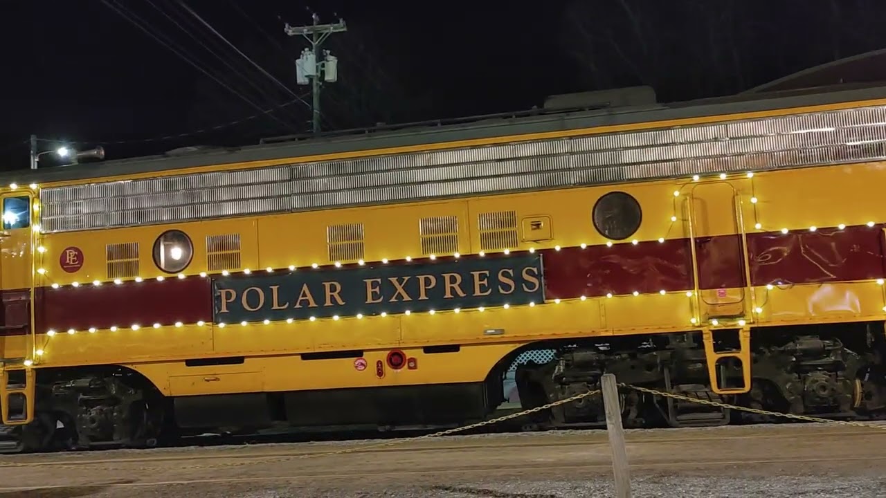 Polar Express Off Peak Diesel GSMR Bryson City - EMD-F9 4210 Departing Bryson station