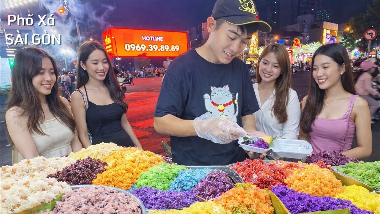 Toàn cảnh SÀI GÒN mùng 5 TẾT : Kinh ngạc hộp XÔI nhỏ 50K đắt đỏ mà hút khách, mực nướng 100k hấp dẫn