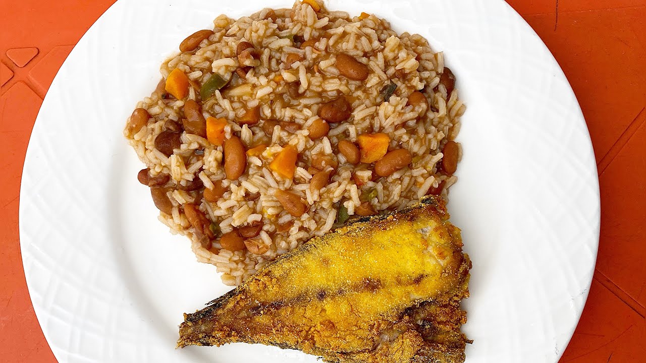 ARROZ DE FEIJÃO MOLHADINHO COM PEIXE FRITO