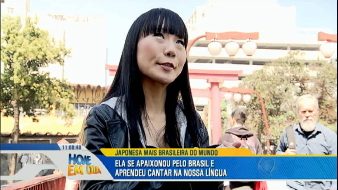 Japonesa faz sucesso cantando músicas brasileiras no YouTube